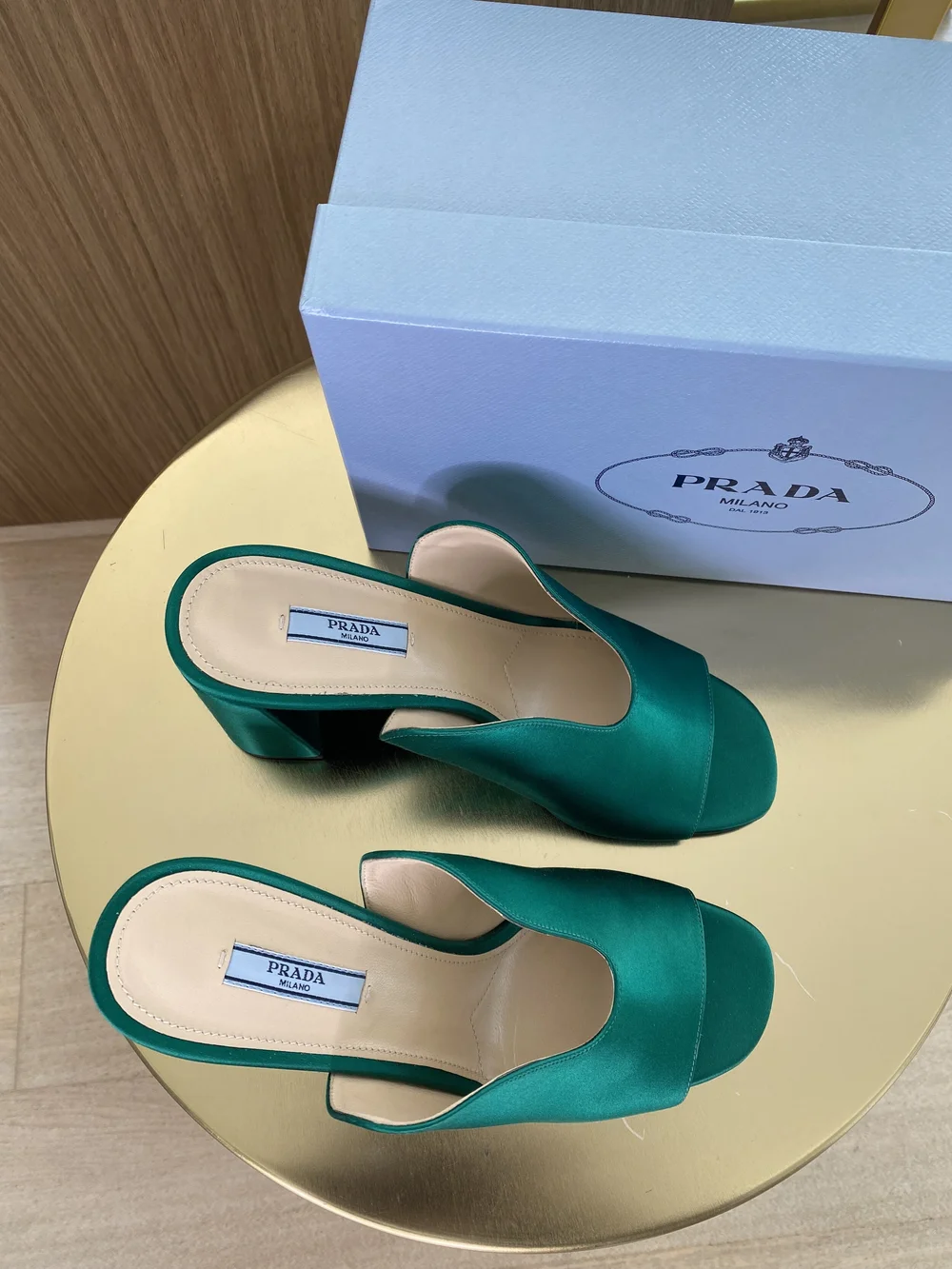 美品✨️PRADA プラダ ハイヒールパンプス オリーブグリーンメタリック 美品✨️PRADA プラダ ハイヒールパンプス オリーブグリーンメタリック